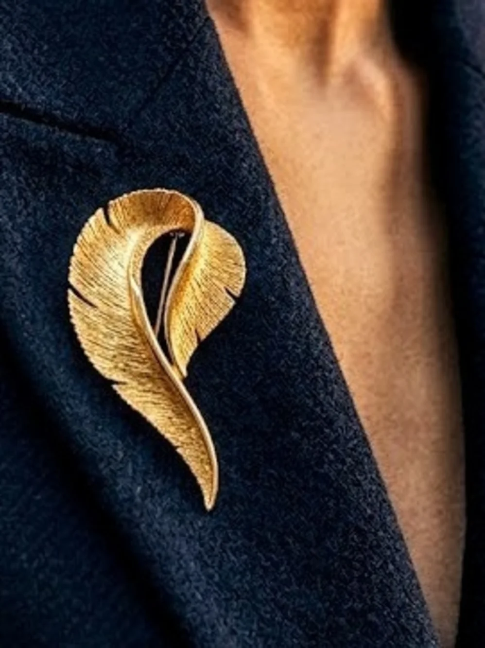 Sarah Coventry Brite Leaf Brooch